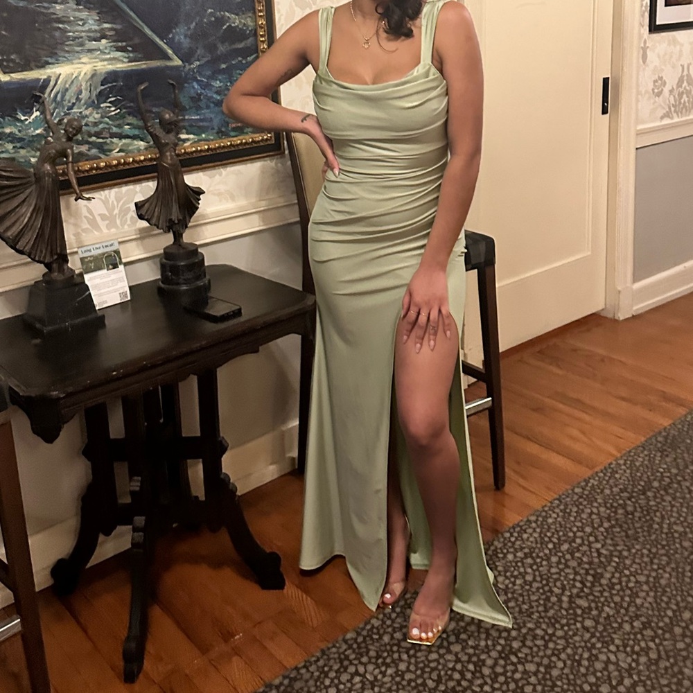 Elegant Green Evening Gown From Windsor!